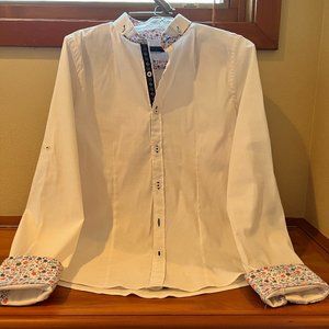 Tailored white blouse with collar and cuff details